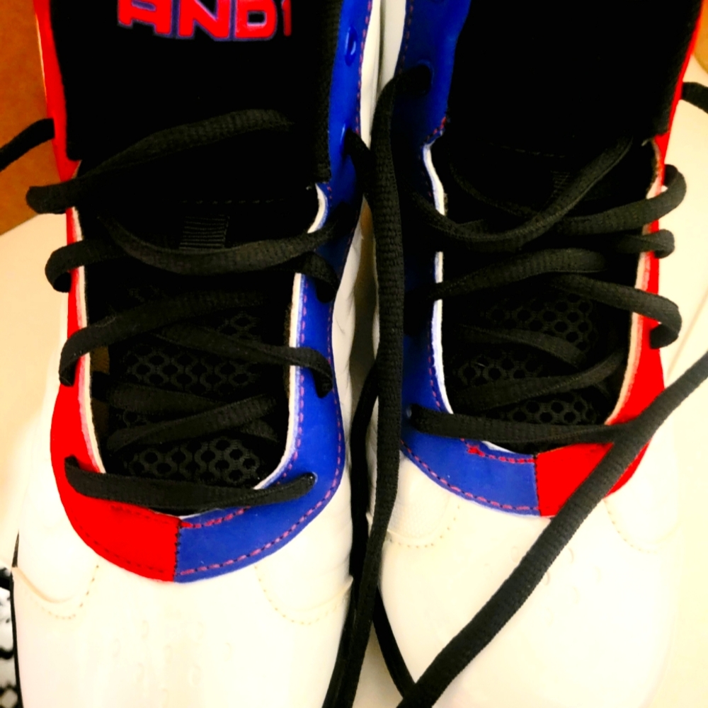Boys youth AND 1 shoes size 4.